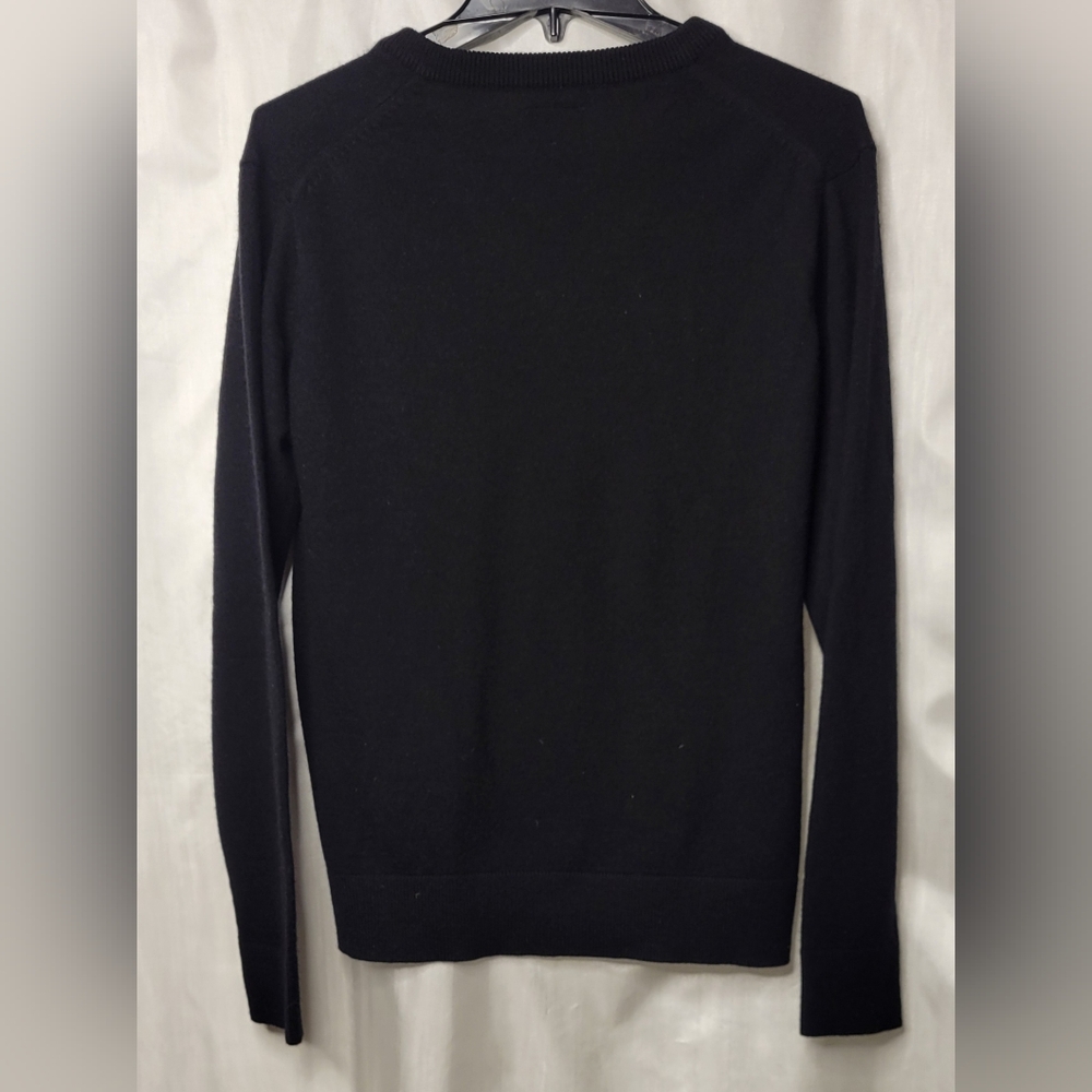 Arrow Sport V neck pullover sweater - Picture 2 of 5